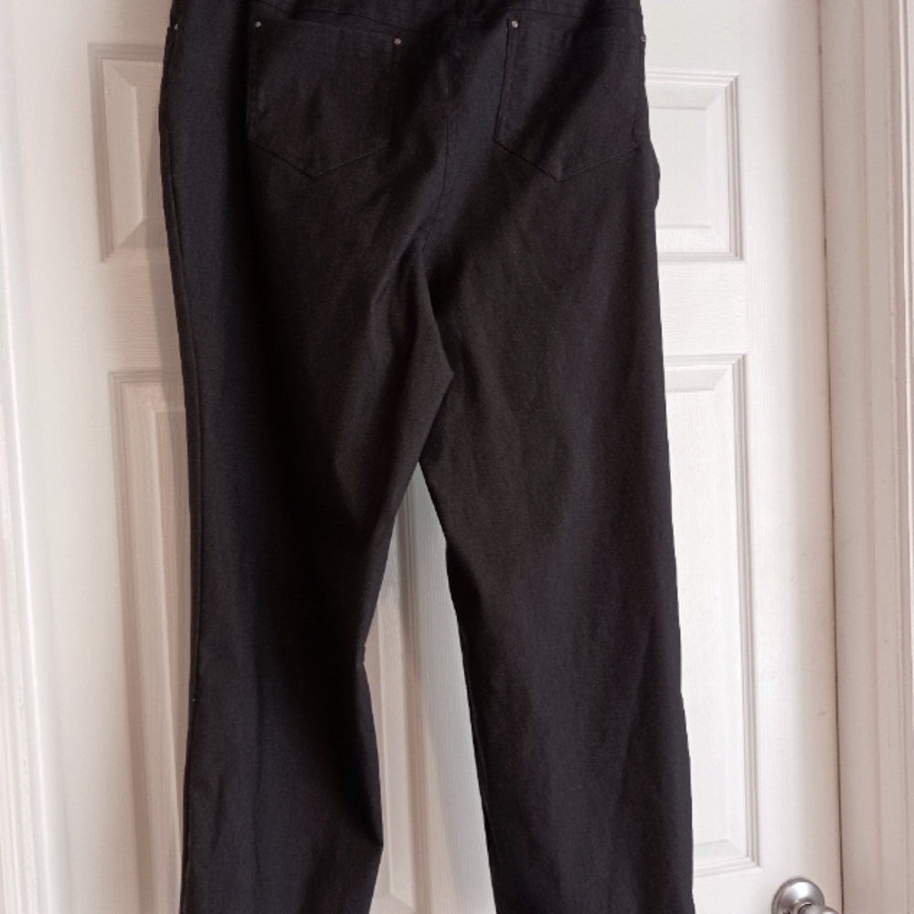 2X stretchy black pants 89th & Madison